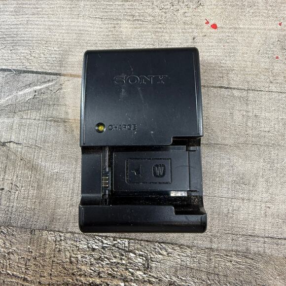 Sony Battery Charger Model No BC-VW1 100V-240V 50/60Hz Turns On - Picture 1 of 11